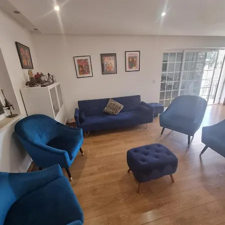 Homestay With Pool Lisbon