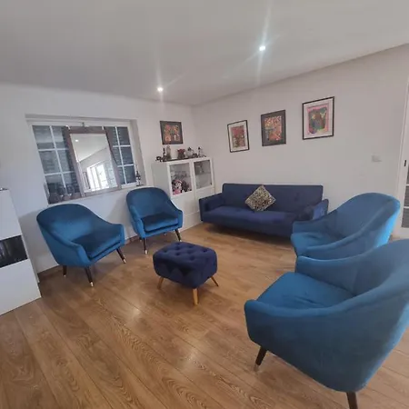 Homestay With Pool Lisbon